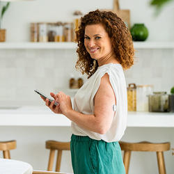 Die Accu-Chek® SmartGuide Predict App herunterladen und einrichten